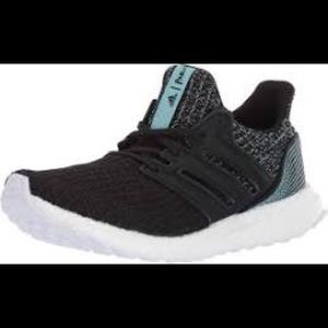 Adidas ultra boost parley shoes. Women’s 9